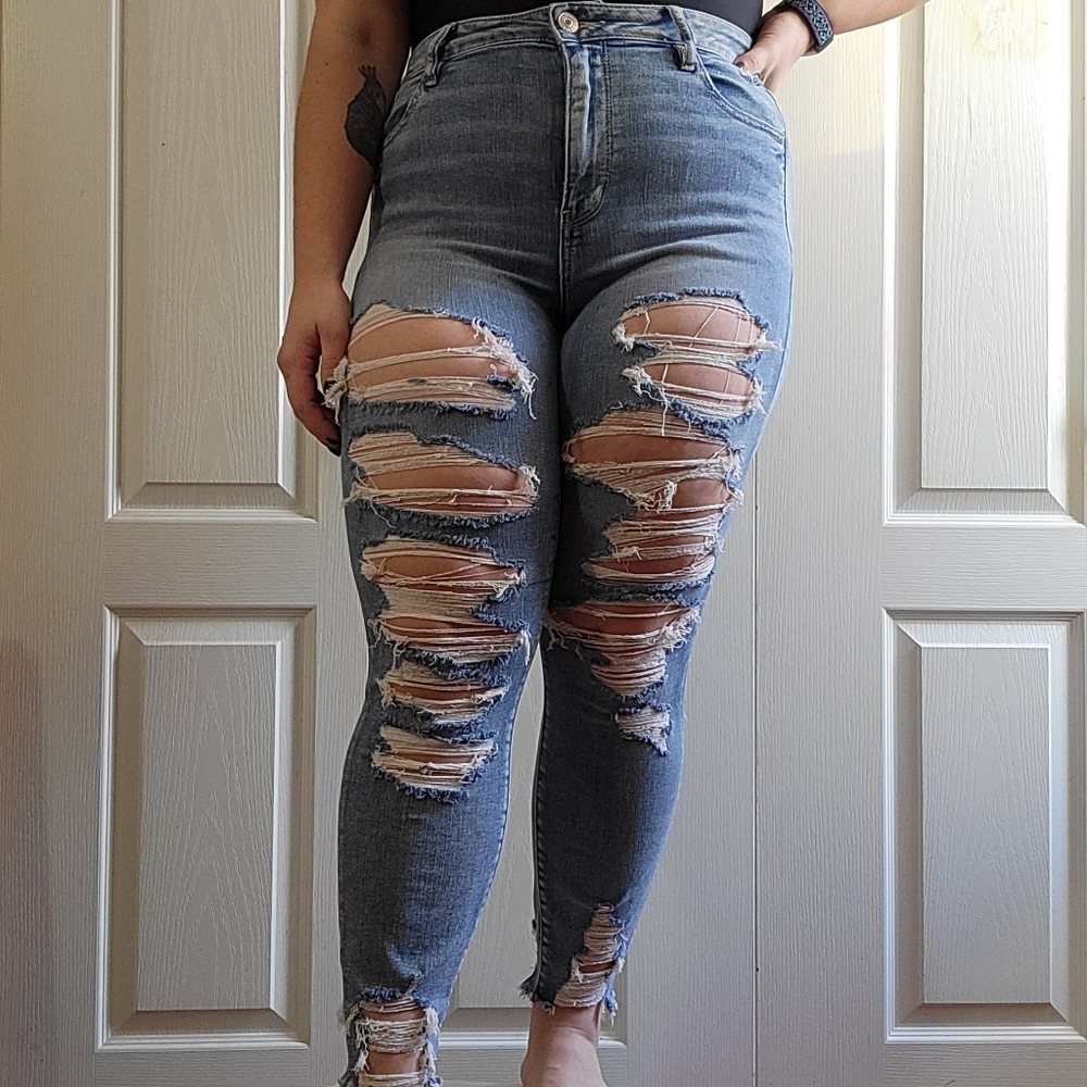 AE Light Wash Ripped Skinny Jeans